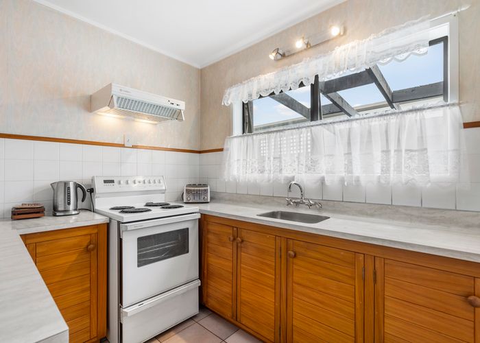  at 2/17 Alverston Street, Waterview, Auckland