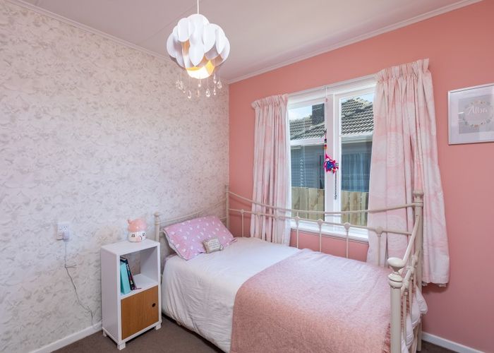  at 2 Kapiti Crescent, Titahi Bay, Porirua