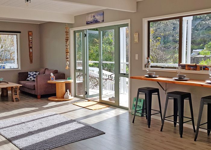  at 129 Oakura Road, Ōakura, Hikurangi