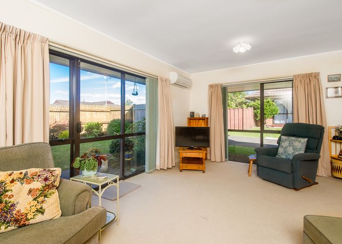  at 4/133 Whitford Road, Somerville, Manukau