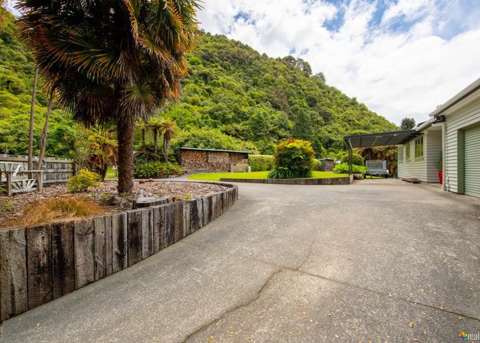  at 4 Bridge Road, Birchville, Upper Hutt