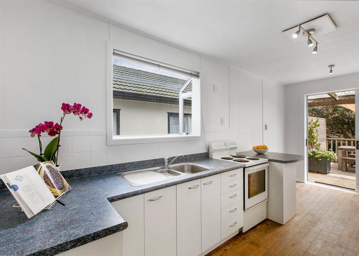  at 11 Winstone Road, Mount Roskill, Auckland