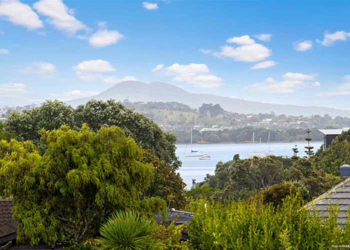  at 3 Davita Place, Farm Cove, Auckland