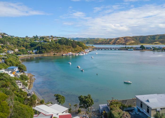  at 9 Trevor Terrace, Paremata, Porirua