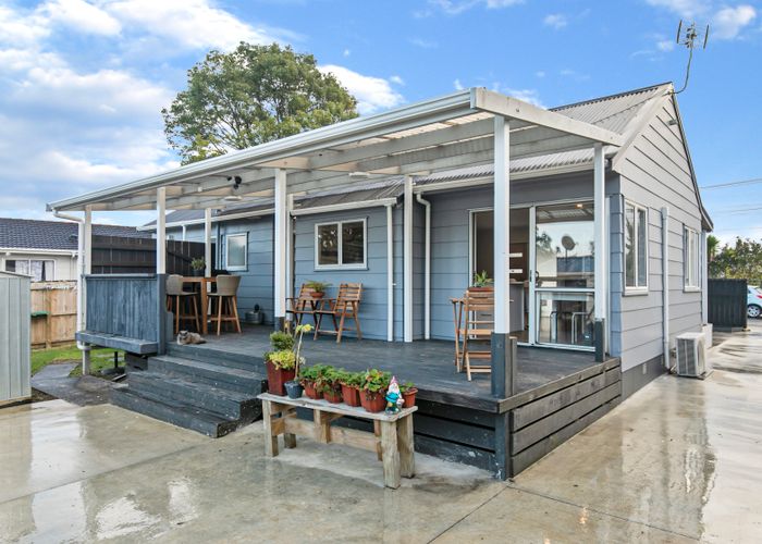  at 10 Forest Hill Road, Henderson, Auckland