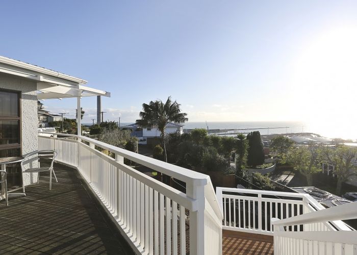  at 4 Catherine Crescent, Moturoa, New Plymouth