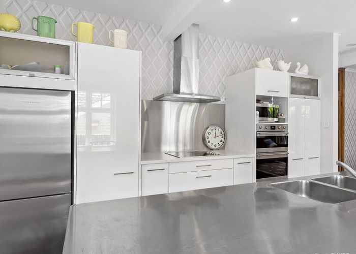  at 14 Glen Road, Kelburn, Wellington