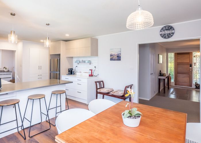  at 6 Hicks Crescent, Waikanae Beach, Waikanae