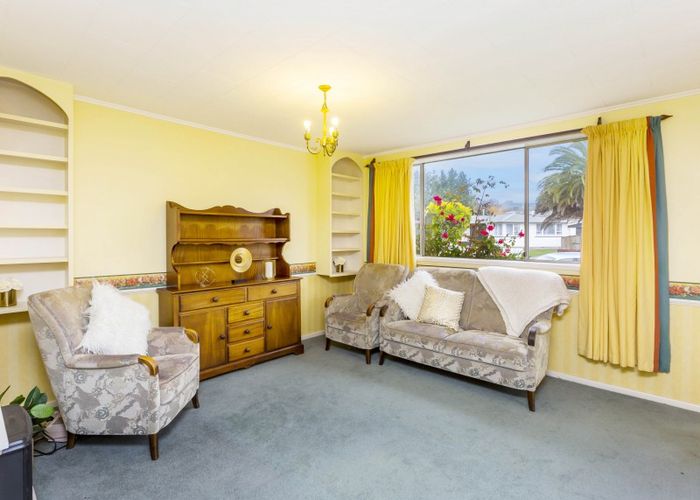  at 2/10 Ponderosa Grove, Maoribank, Upper Hutt