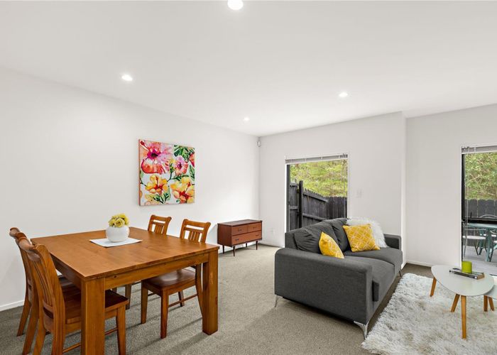  at 15 Sun Place, Henderson, Auckland