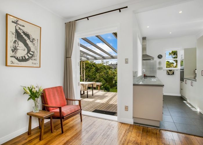 at 16 Wainoni Avenue, Point Chevalier, Auckland
