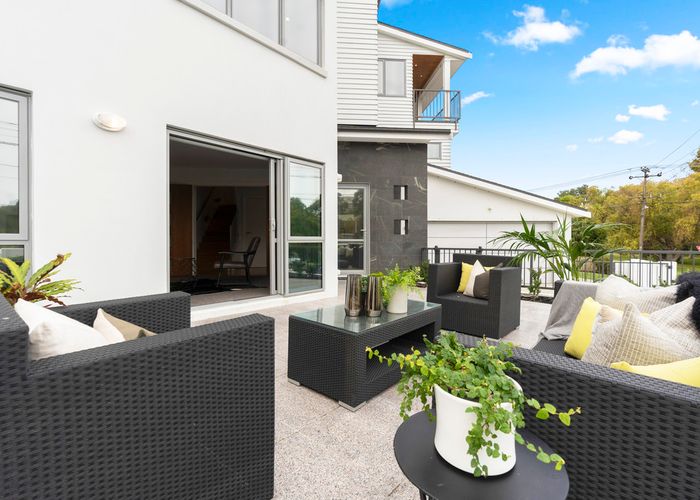 at 17 Handley Avenue, Narrow Neck, Auckland