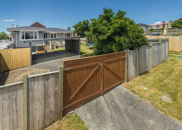  at 1/25 Fairclough Road, Beach Haven, Auckland