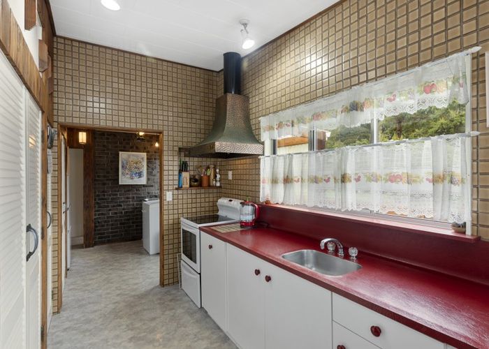  at 111 Thomas Street, Stokes Valley, Lower Hutt