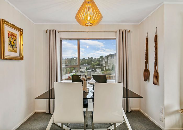  at 1/27 Mannering Place, Hillcrest, Auckland