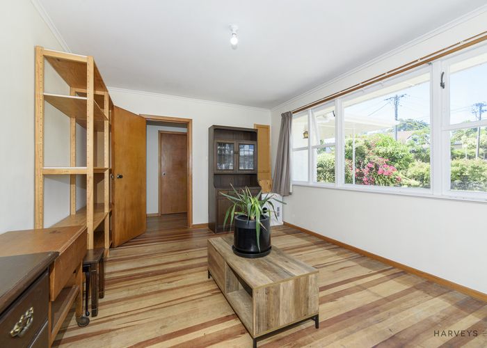  at 15 Cliff View Drive, Green Bay, Auckland