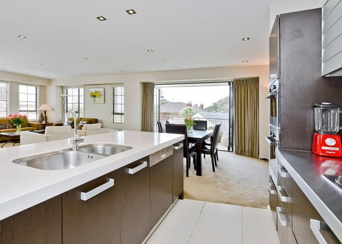  at 8/2 Bassett Road, Remuera, Auckland