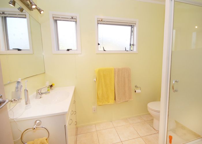 at 1/19 Capilano Place, Glenfield, Auckland