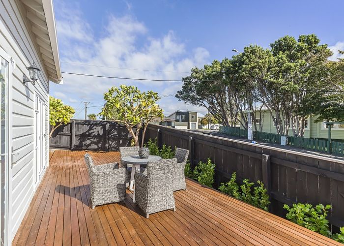  at 2 Pembroke Road, Northland, Wellington