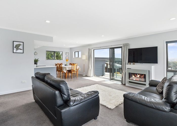  at 21 Pacific View, Whitby, Porirua