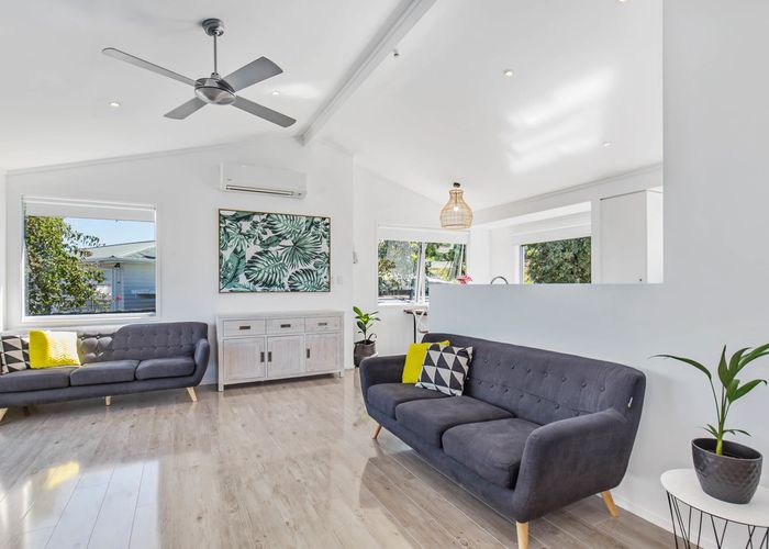  at 16 Gilpin Place, Beach Haven, Auckland