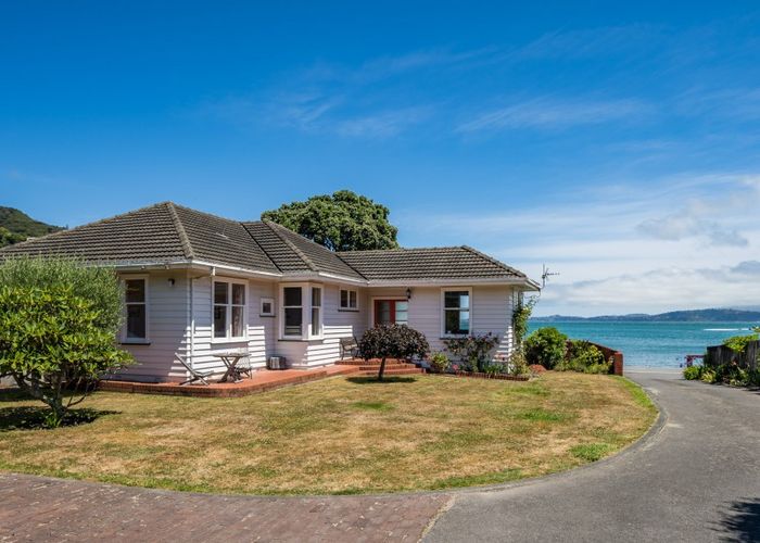  at 225 Marine Drive, Lowry Bay, Lower Hutt