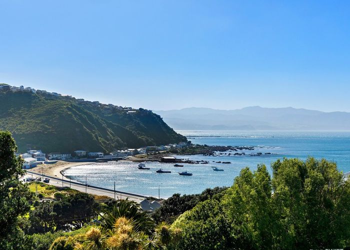  at 24 Knoll Street, Island Bay, Wellington