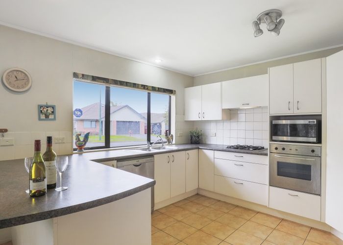  at 4 Riplington Road, Huntington Park, Auckland