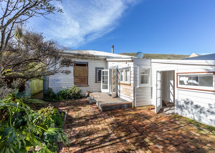  at 4 St Leonards Square, Sumner, Christchurch
