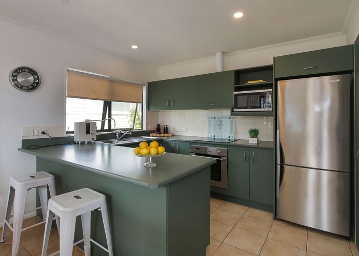  at 4/5 Anne Road, Hillcrest, Auckland