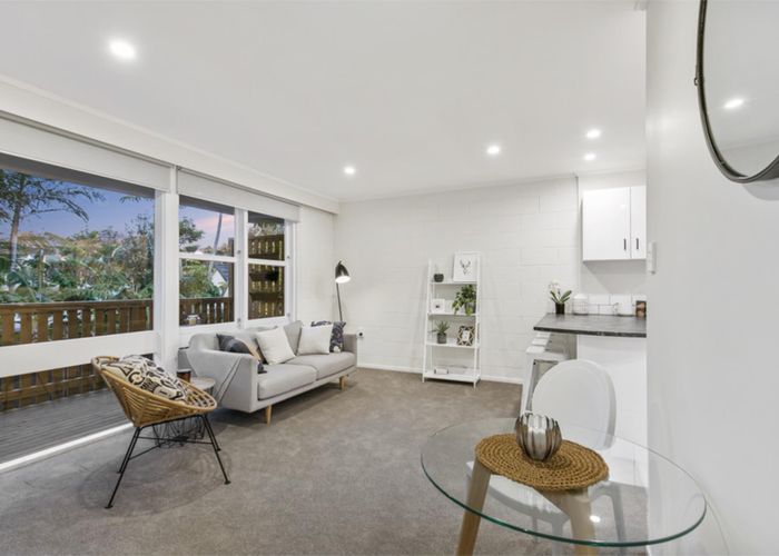  at 4/6 Parau Street, Three Kings, Auckland