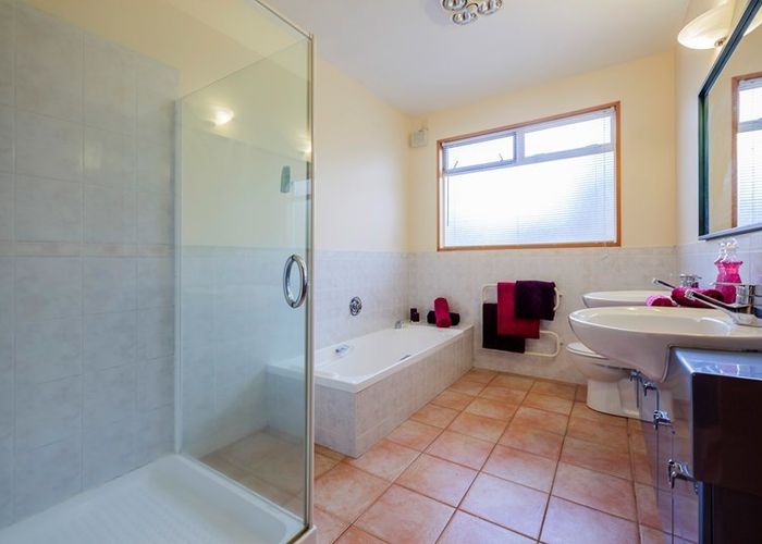  at 2/82 Park Rise, Campbells Bay, Auckland