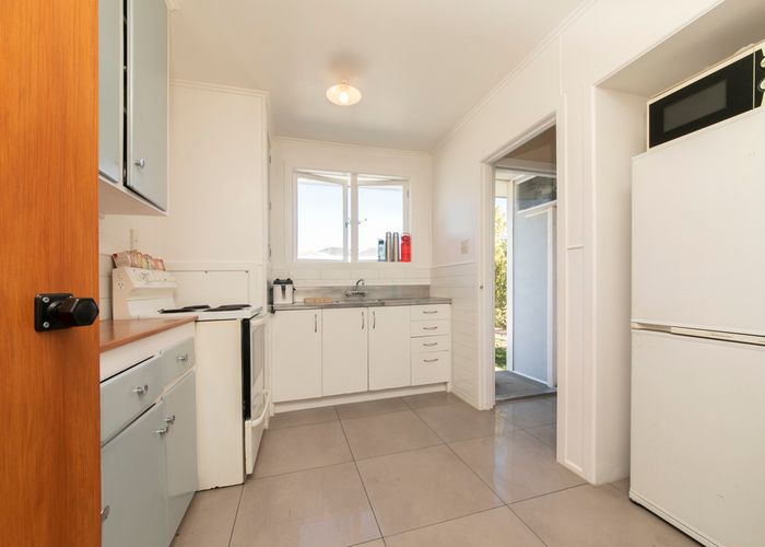  at 127 Tidal Road, Mangere, Auckland