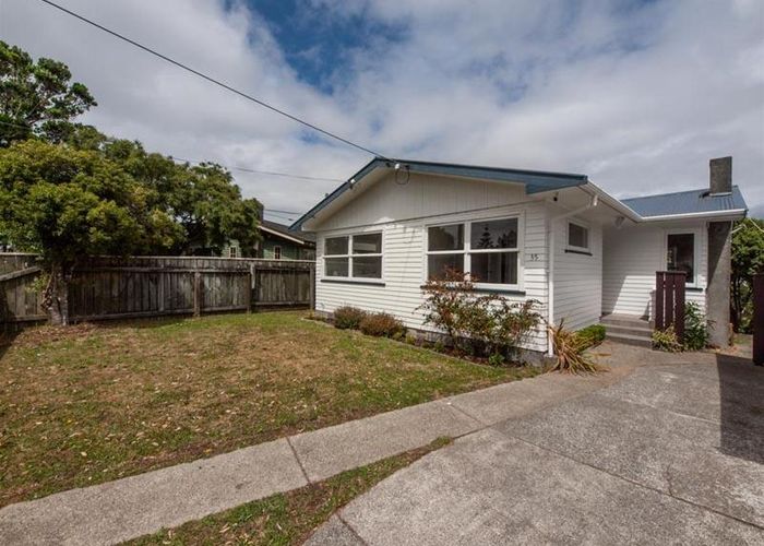  at 35 Oswald Crescent, Paparangi, Wellington