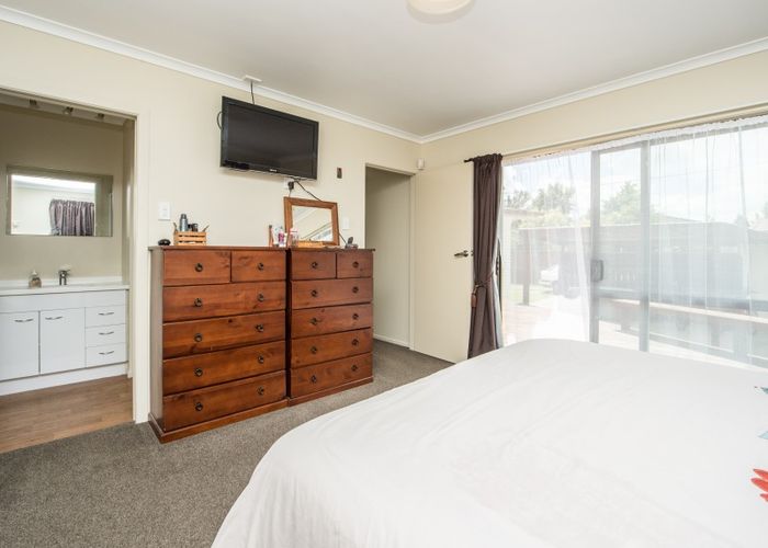  at 66 Southsea Crescent, Silverdale, Hamilton