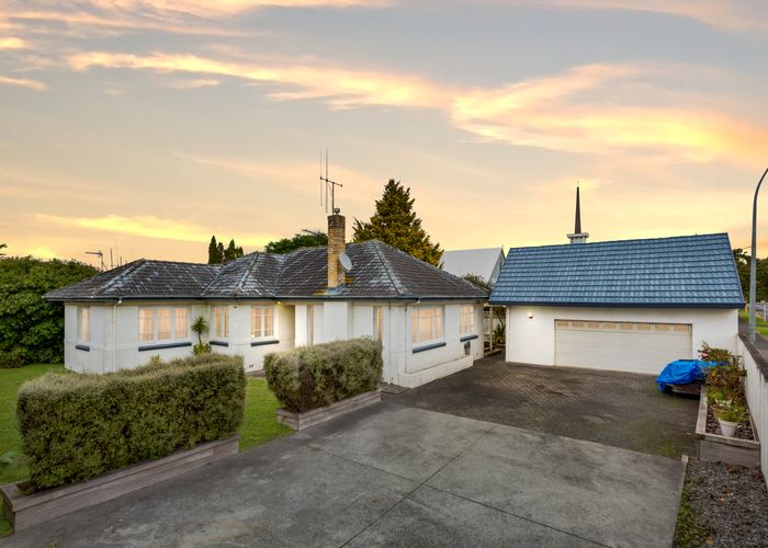  at 94 Clarkin Road, Fairfield, Hamilton