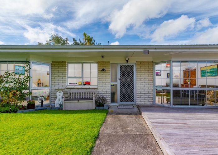  at 2/24 Formby Avenue, Point Chevalier, Auckland