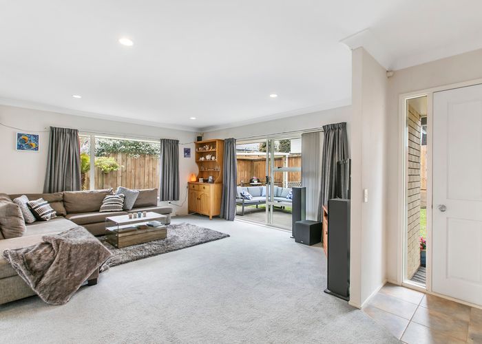  at 2/19 Stratford Road, Manurewa, Auckland