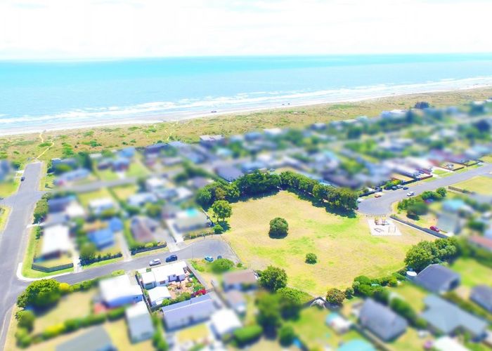  at 4 Rangitane Grove, Waitarere Beach, Levin