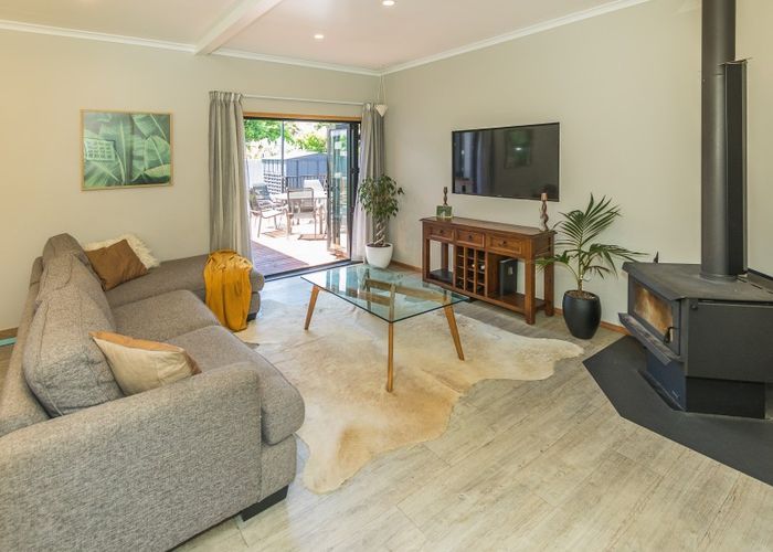  at 102 Heathcote Avenue, Mayfair, Hastings