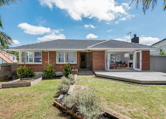 at 33 Howe Street, Howick, Auckland