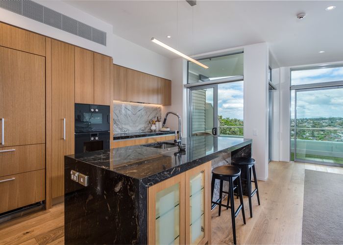 at 101/585 Beach RD, Rothesay Bay, Auckland