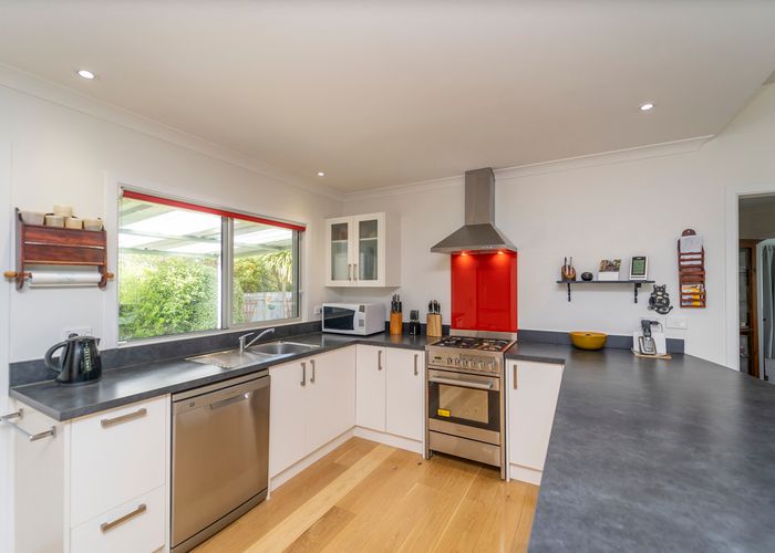  at 6 Danske Close, Carterton