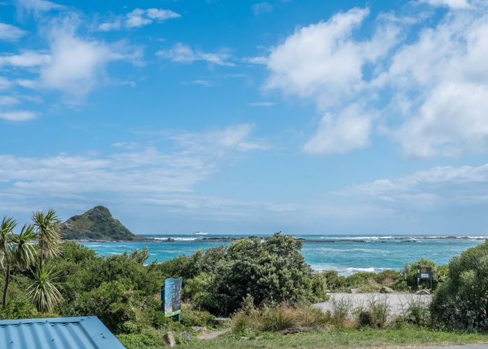  at 190 The Esplanade, Island Bay, Wellington