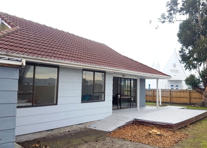  at 2/479 Wairakei Road, Burnside, Christchurch