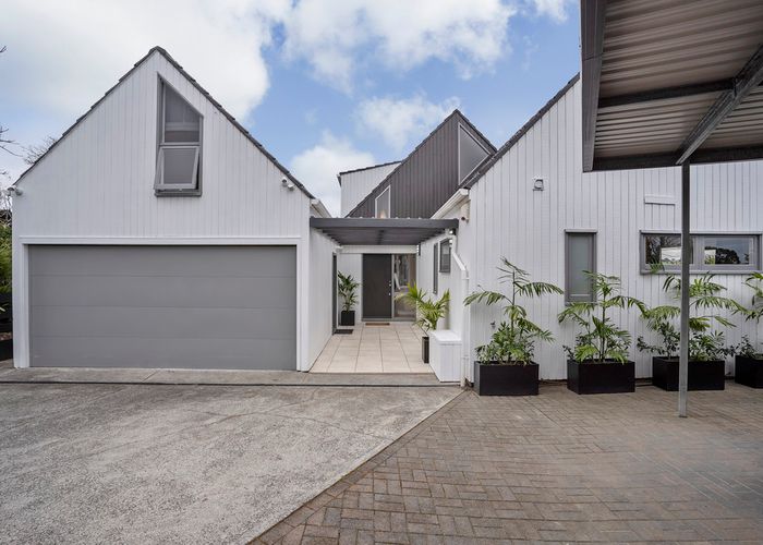  at 5 Ripon Crescent, Meadowbank, Auckland