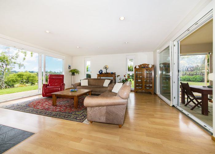  at 32 Red Hills Road, Massey, Auckland