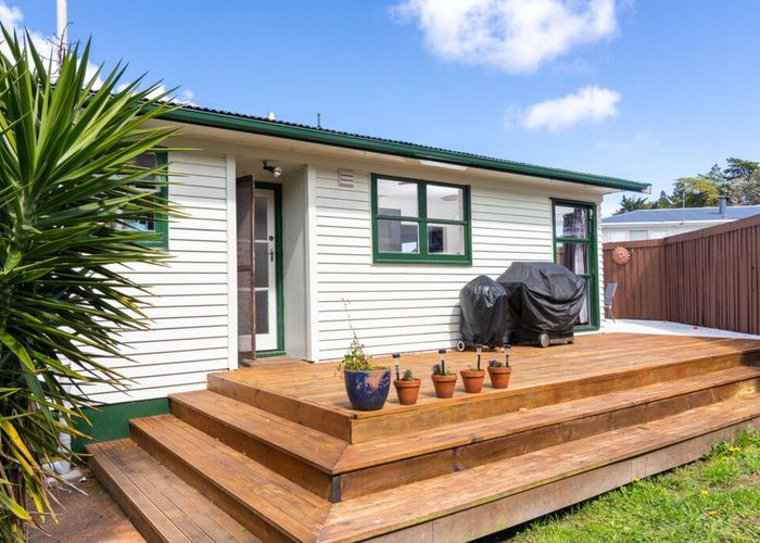  at 86 Universal Drive, Henderson, Auckland