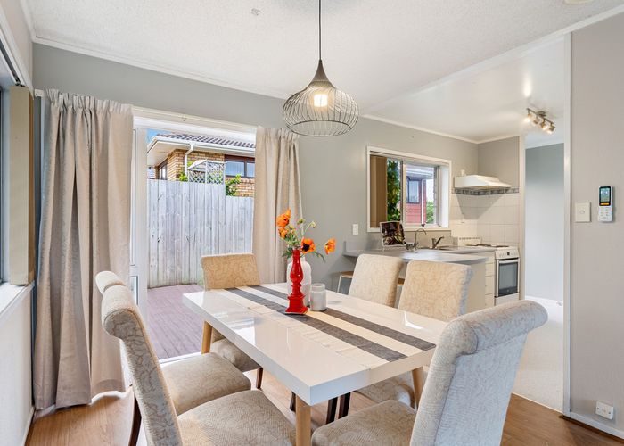  at 2/12 Park Estate Road, Rosehill, Papakura