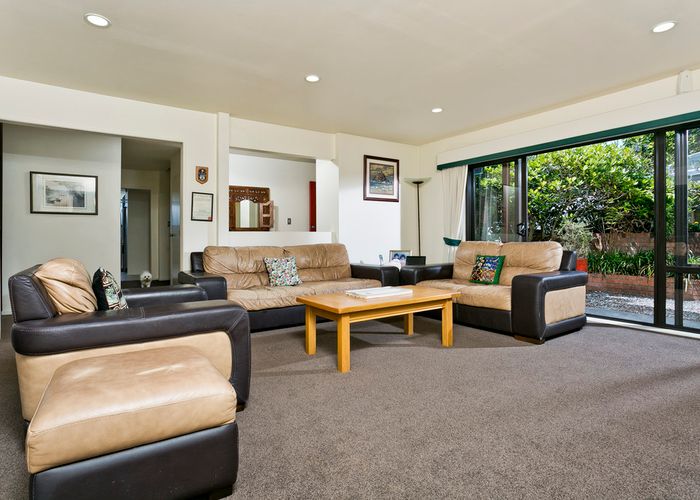  at 124 Onetaunga Road, Chatswood, Auckland